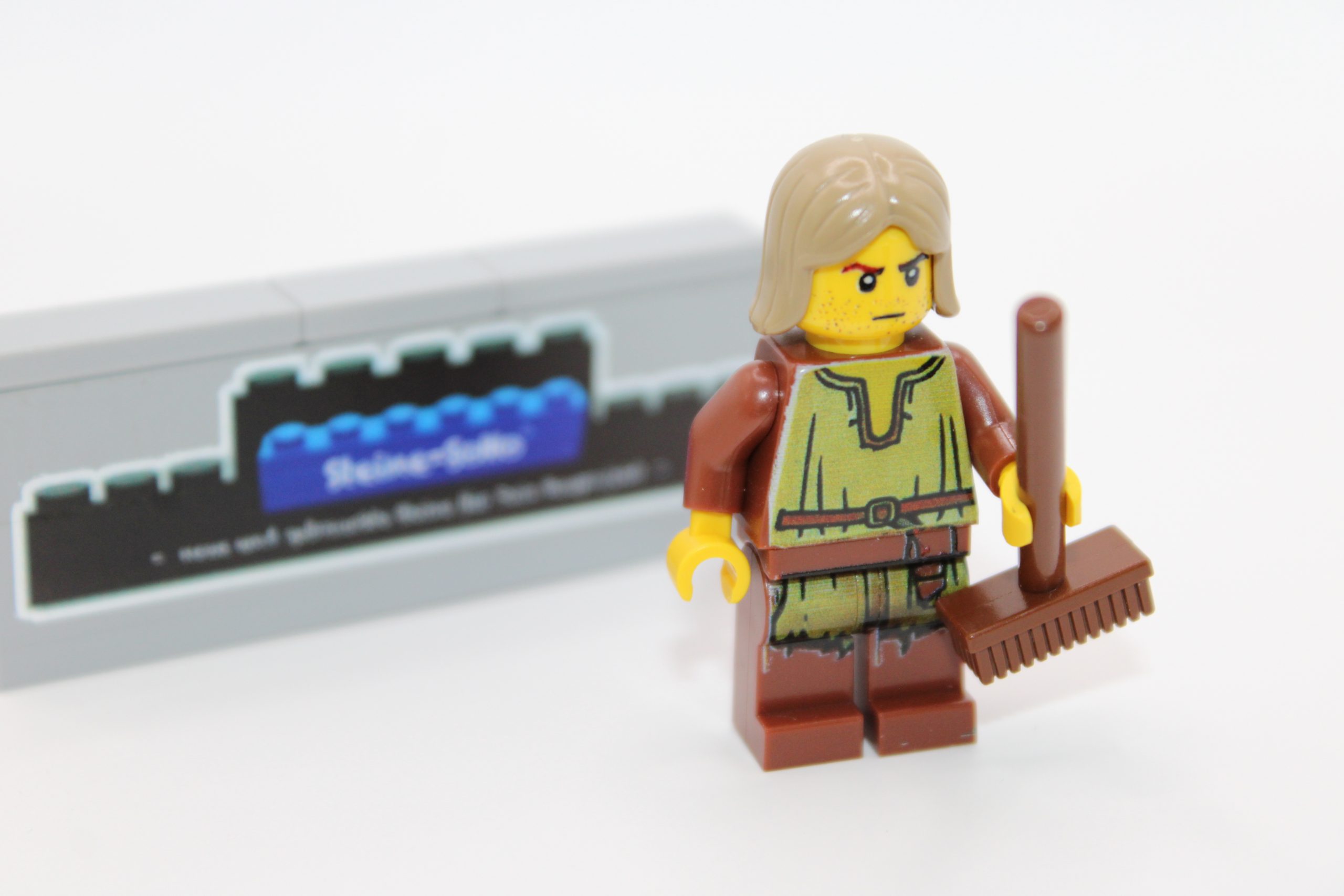 LEGO ® Ritter Figur - Bewohner - Bauer mit Besen - #4 - Custom Druck